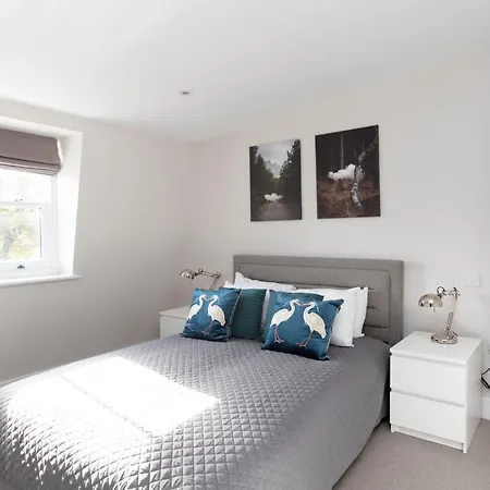 Fabulous Central Windsor Town House With Parking Exterior photo