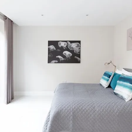 Fabulous Central Windsor Town House With Parking Exterior photo
